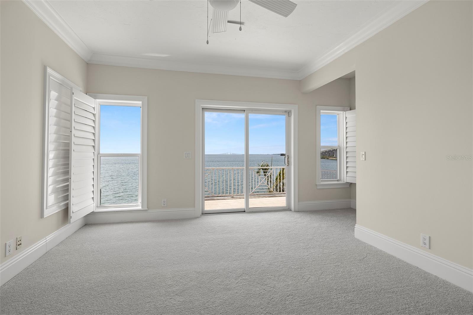 PARADISE POINTE - Residential