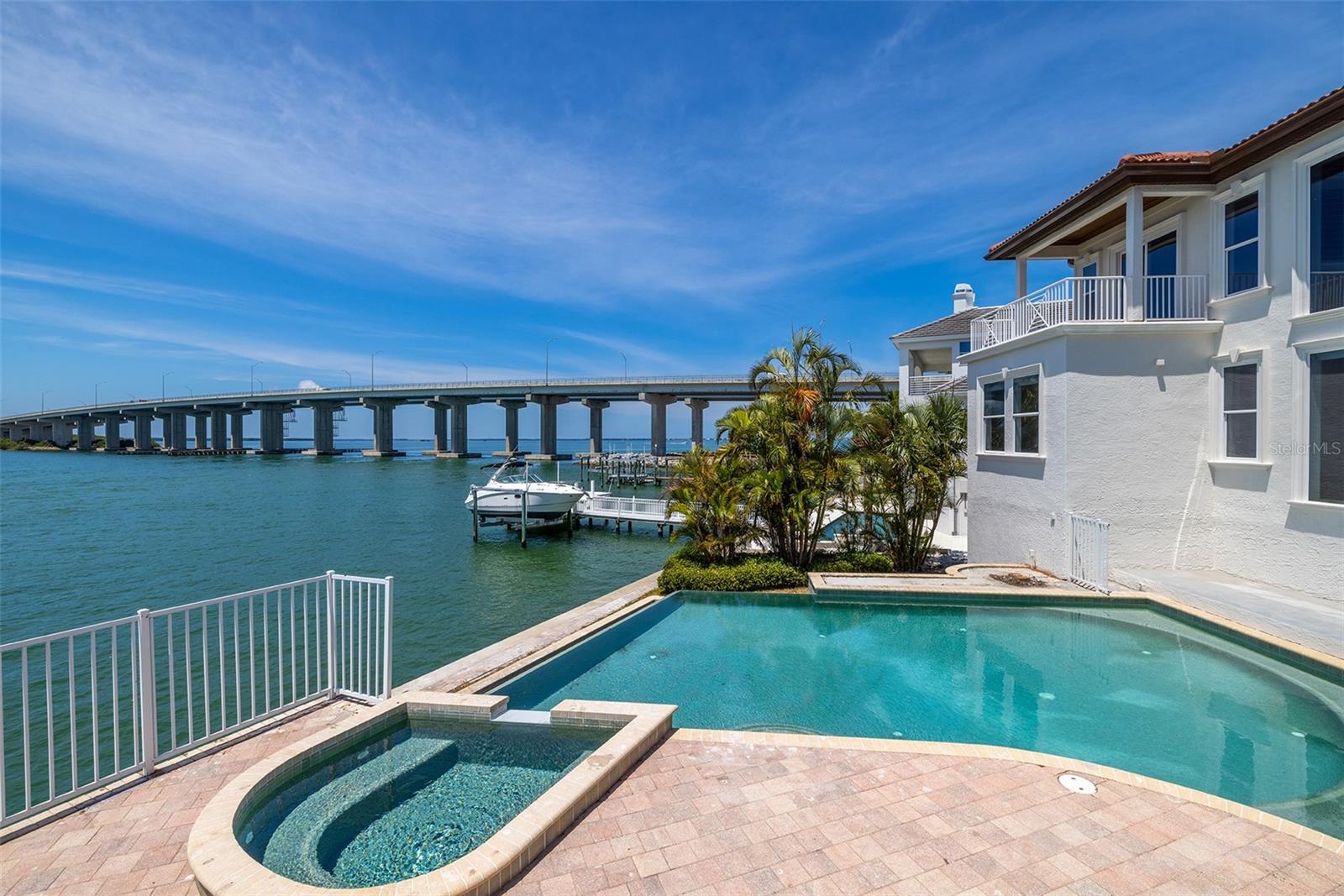 PARADISE POINTE - Residential