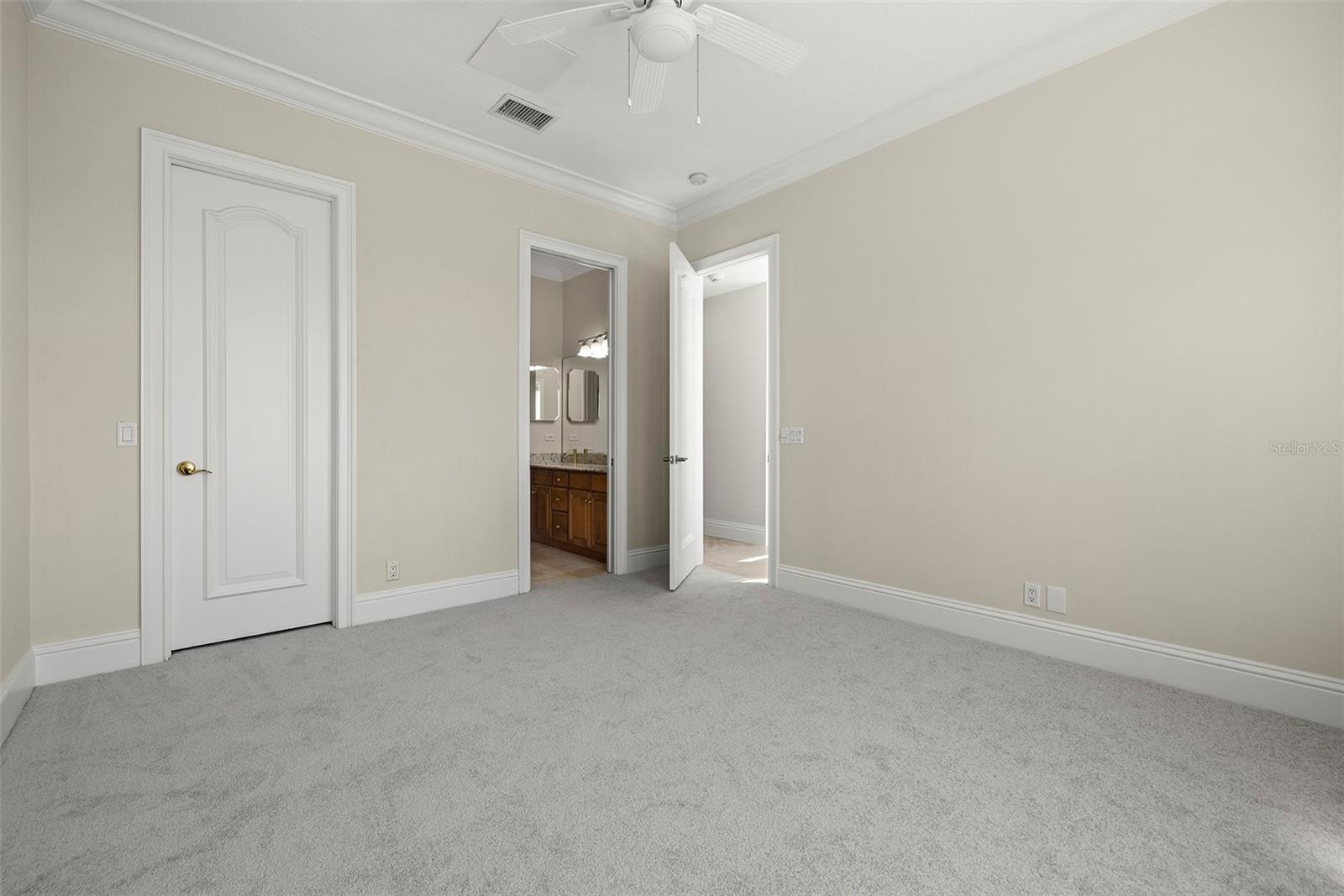 PARADISE POINTE - Residential