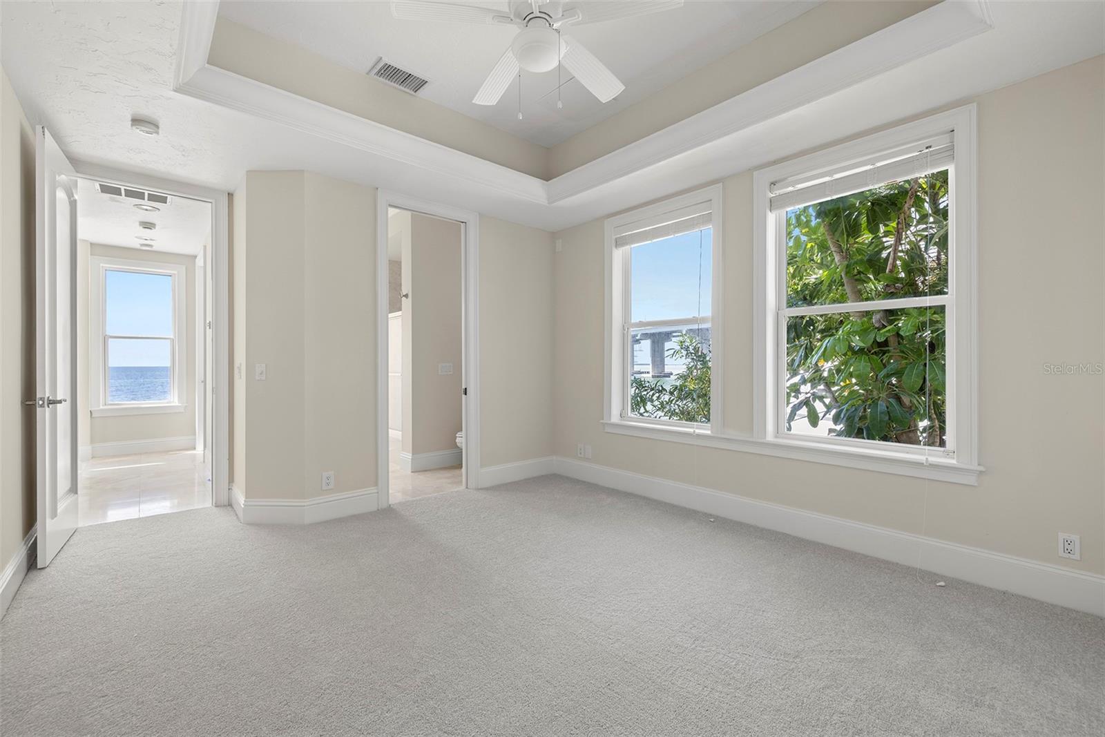 PARADISE POINTE - Residential