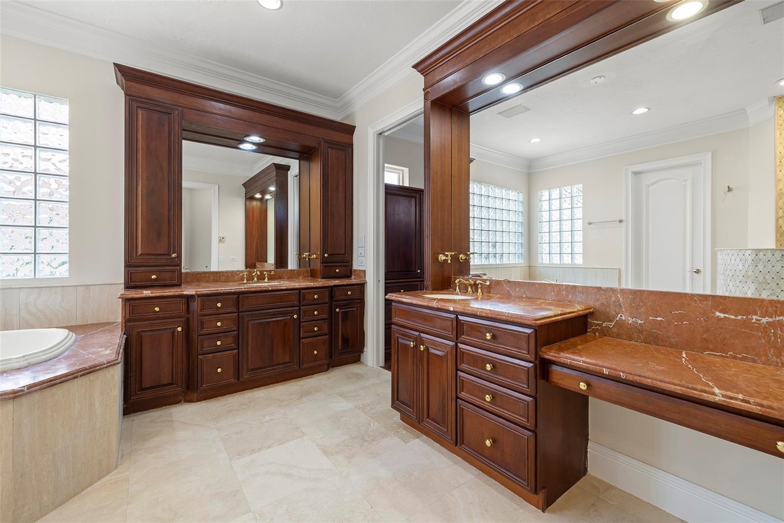 PARADISE POINTE - Residential