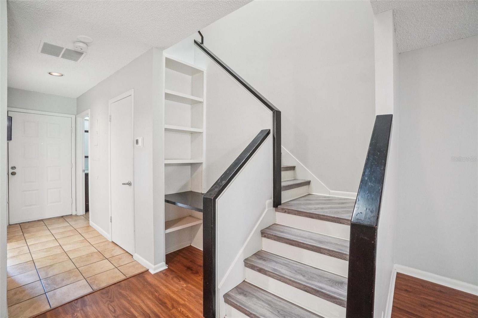 OAK PARK TWNHMS - Residential