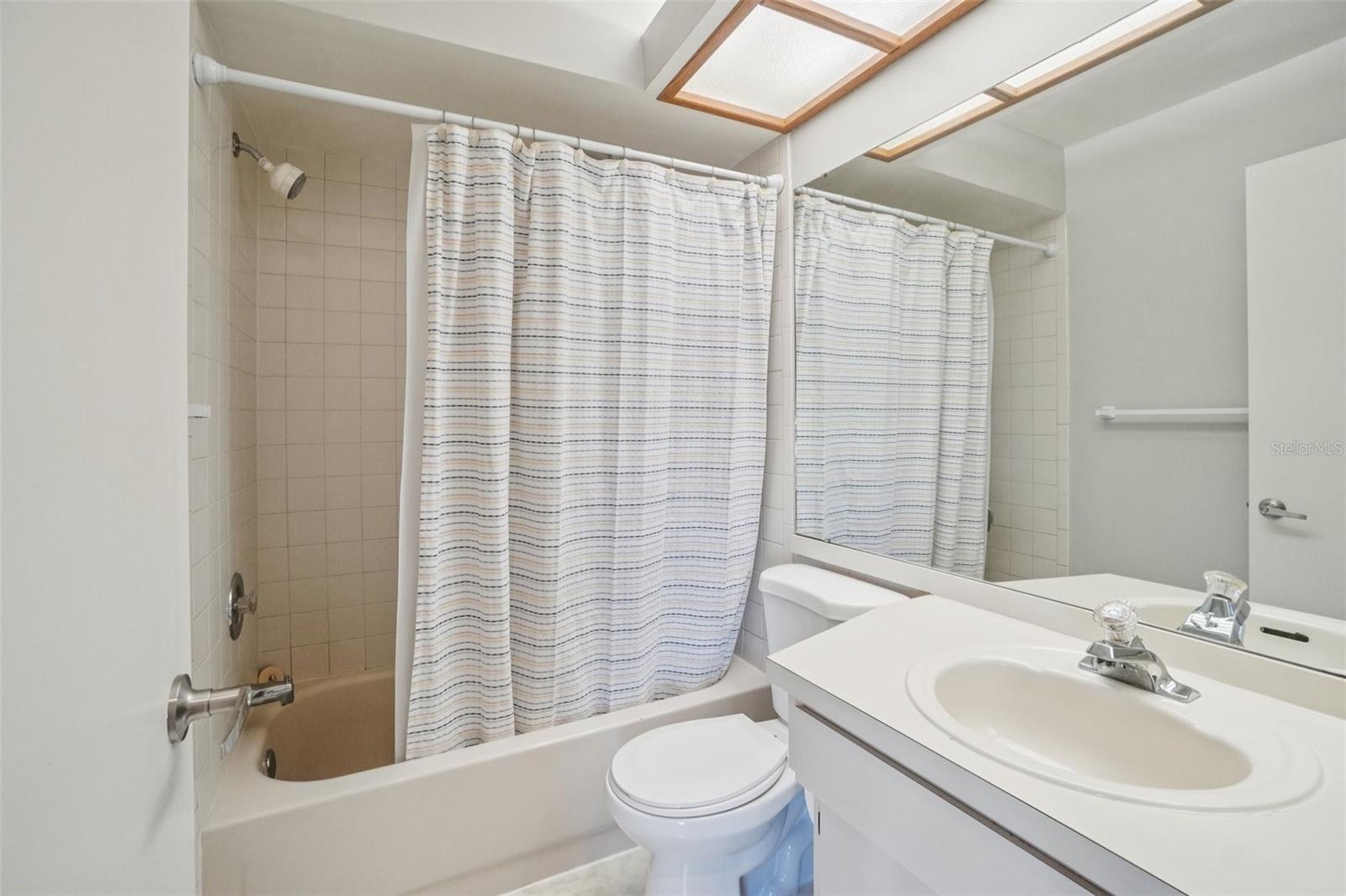 OAK PARK TWNHMS - Residential