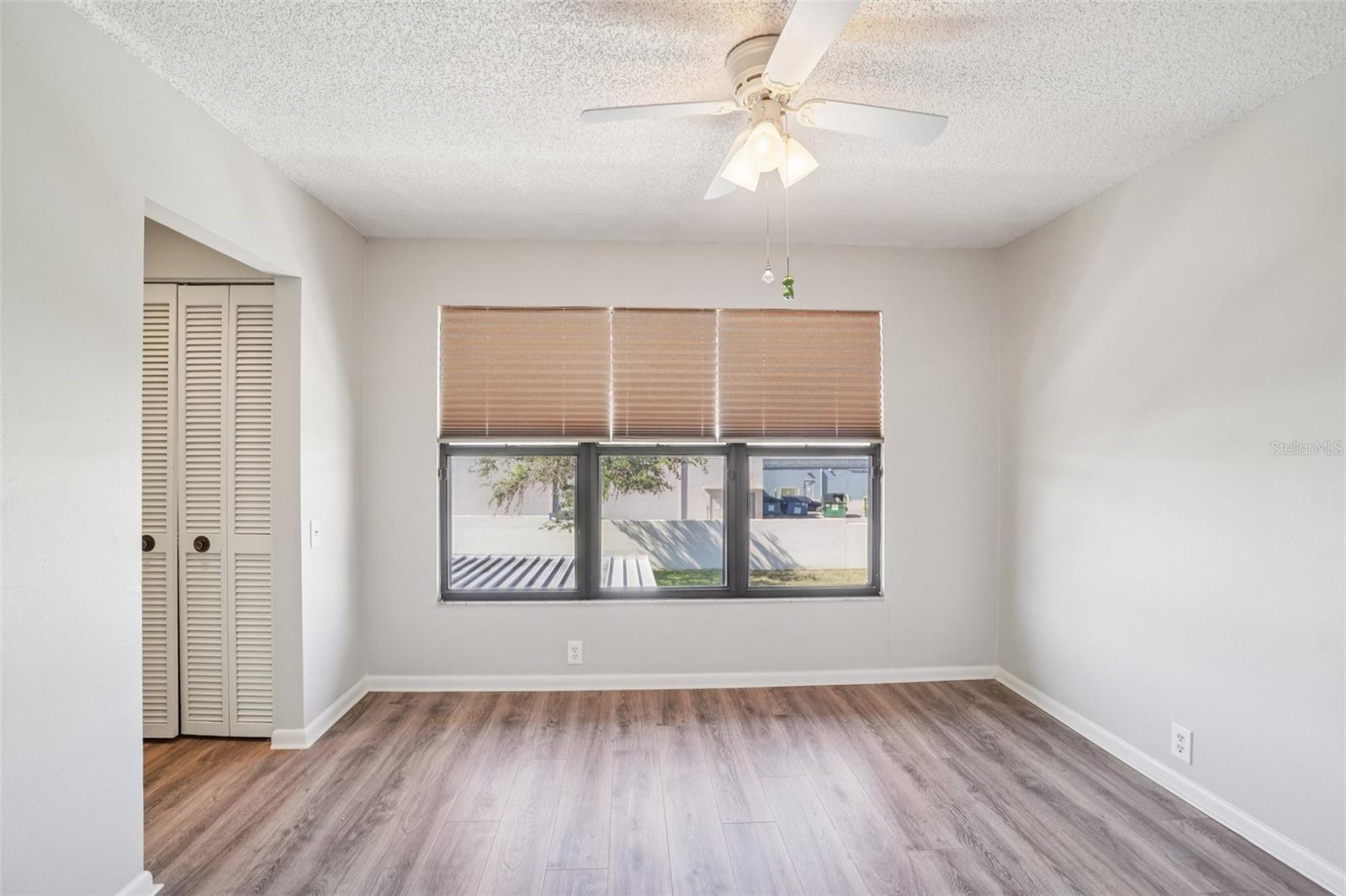 OAK PARK TWNHMS - Residential