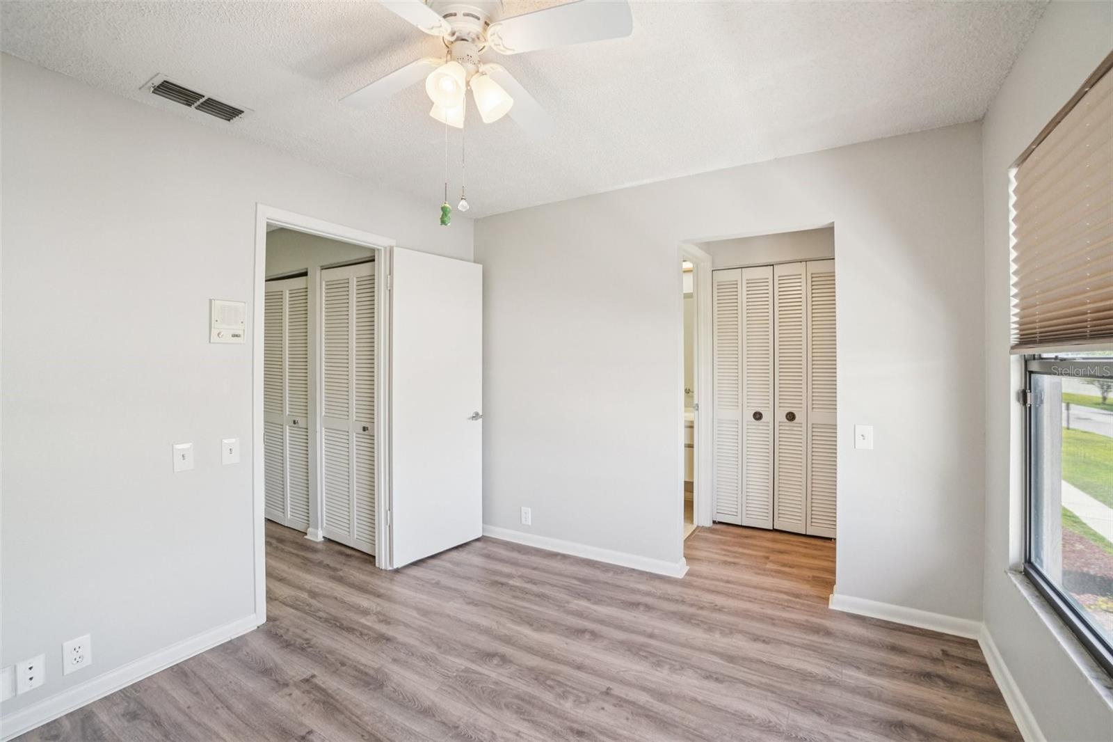 OAK PARK TWNHMS - Residential