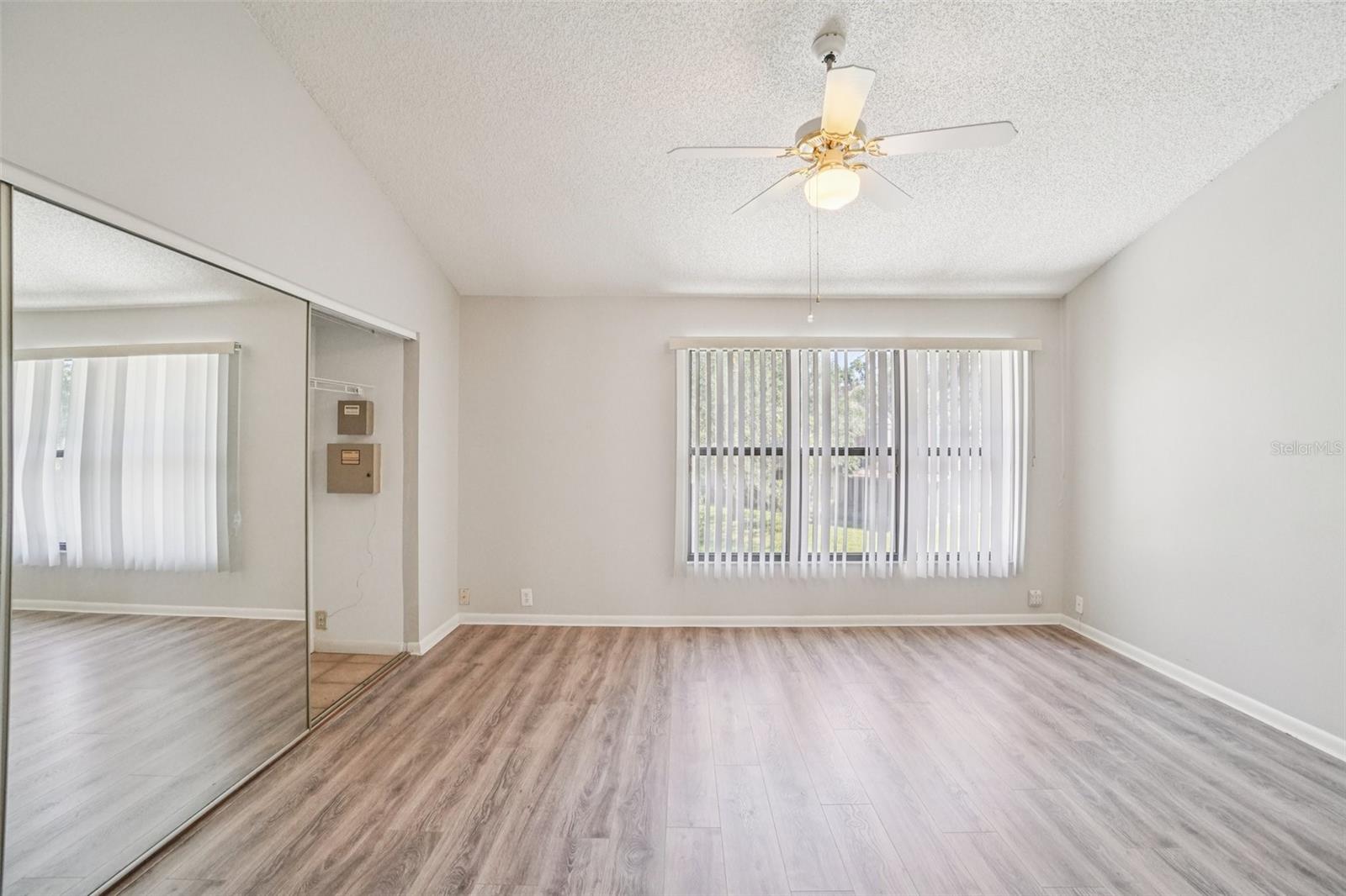 OAK PARK TWNHMS - Residential