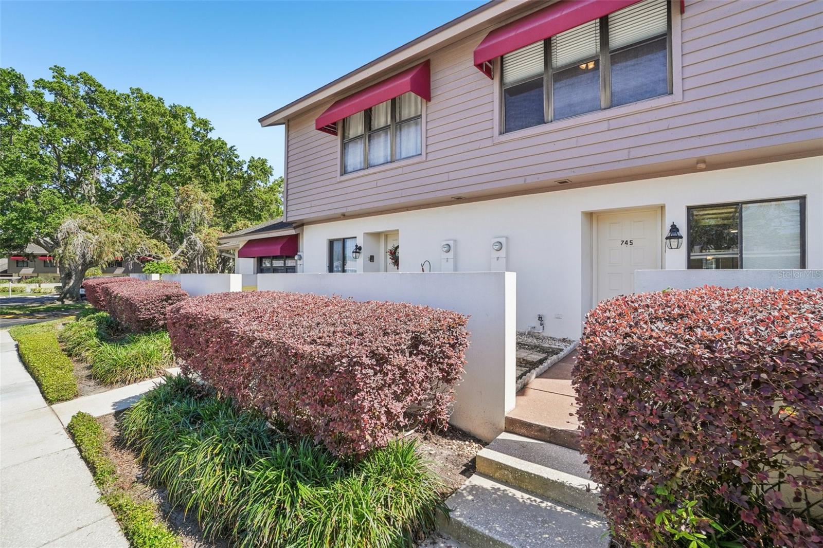 OAK PARK TWNHMS - Residential