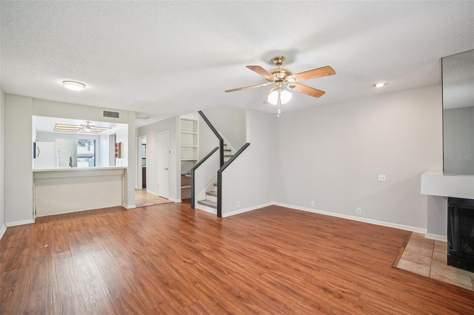 OAK PARK TWNHMS - Residential