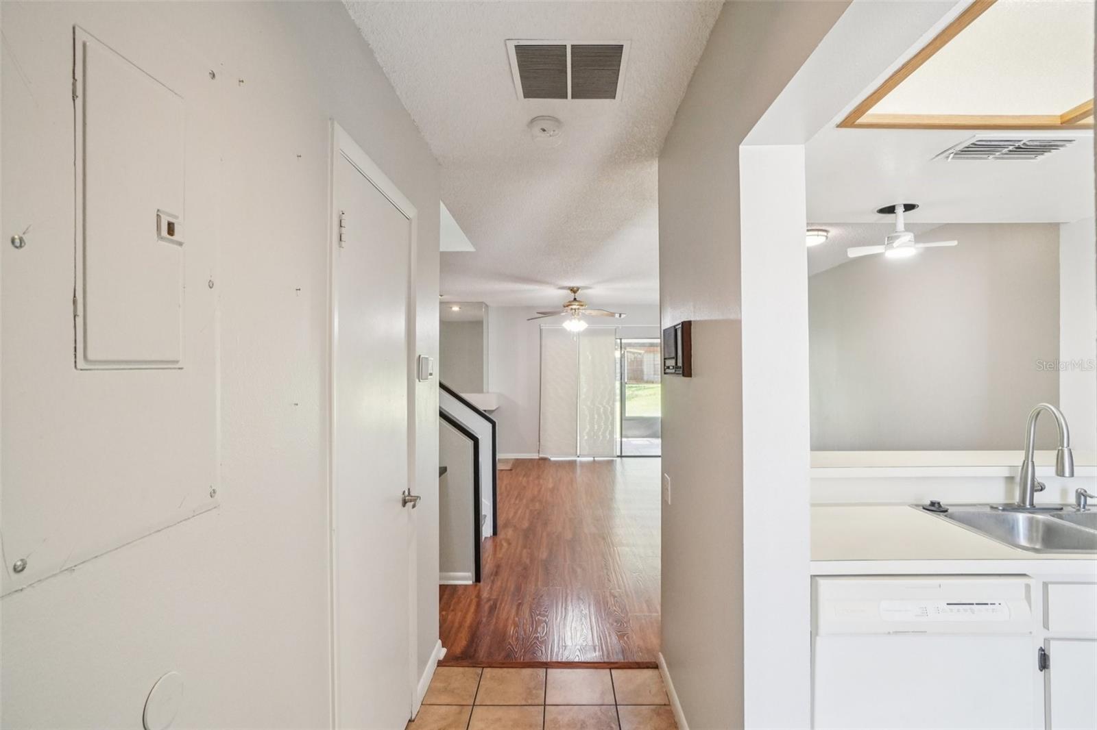 OAK PARK TWNHMS - Residential