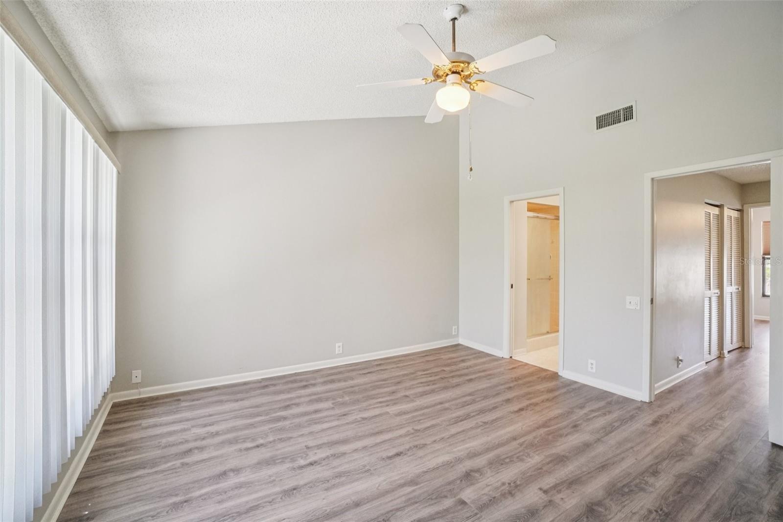 OAK PARK TWNHMS - Residential