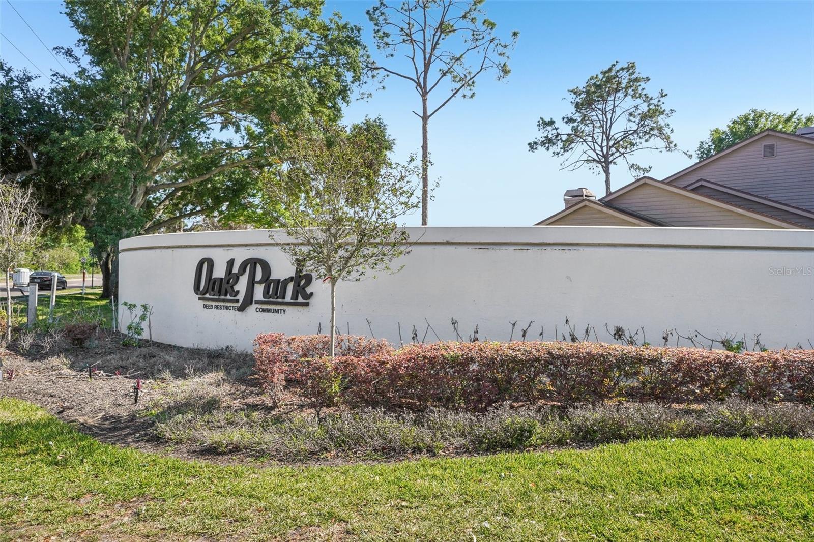 OAK PARK TWNHMS - Residential