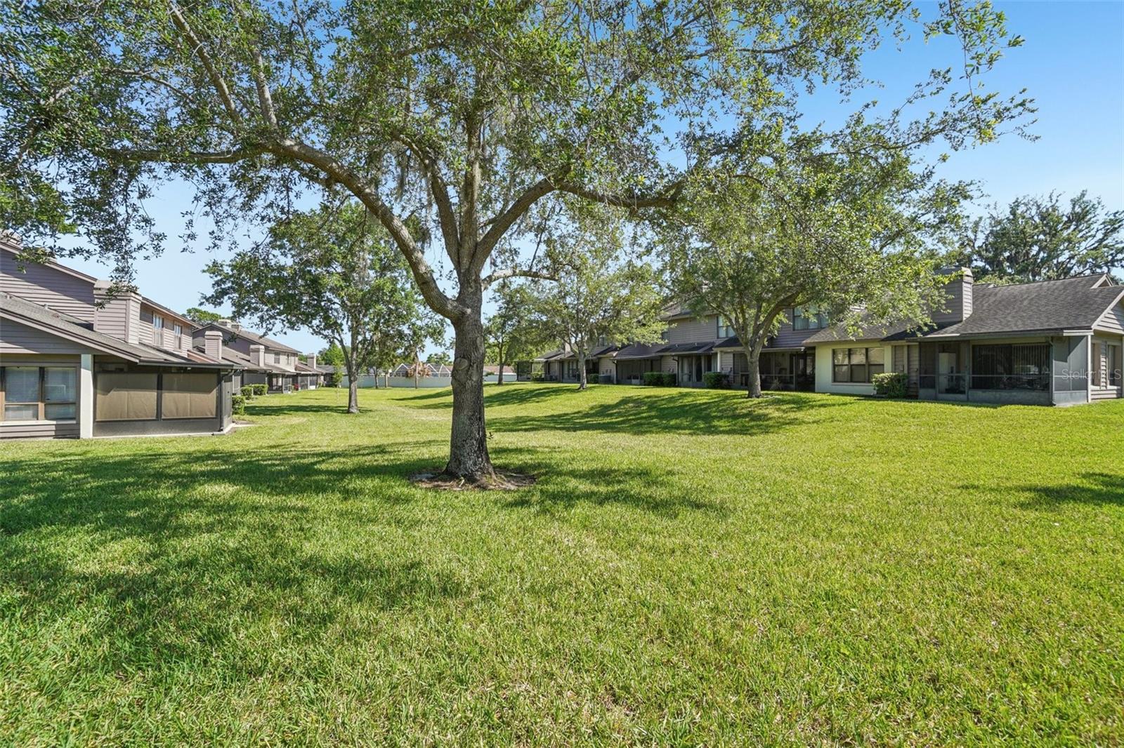 OAK PARK TWNHMS - Residential