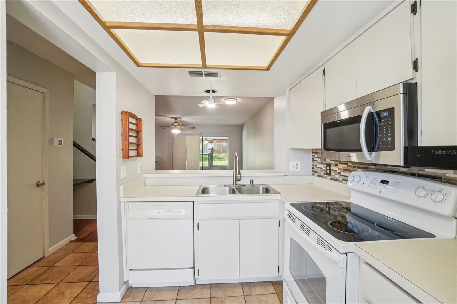 OAK PARK TWNHMS - Residential