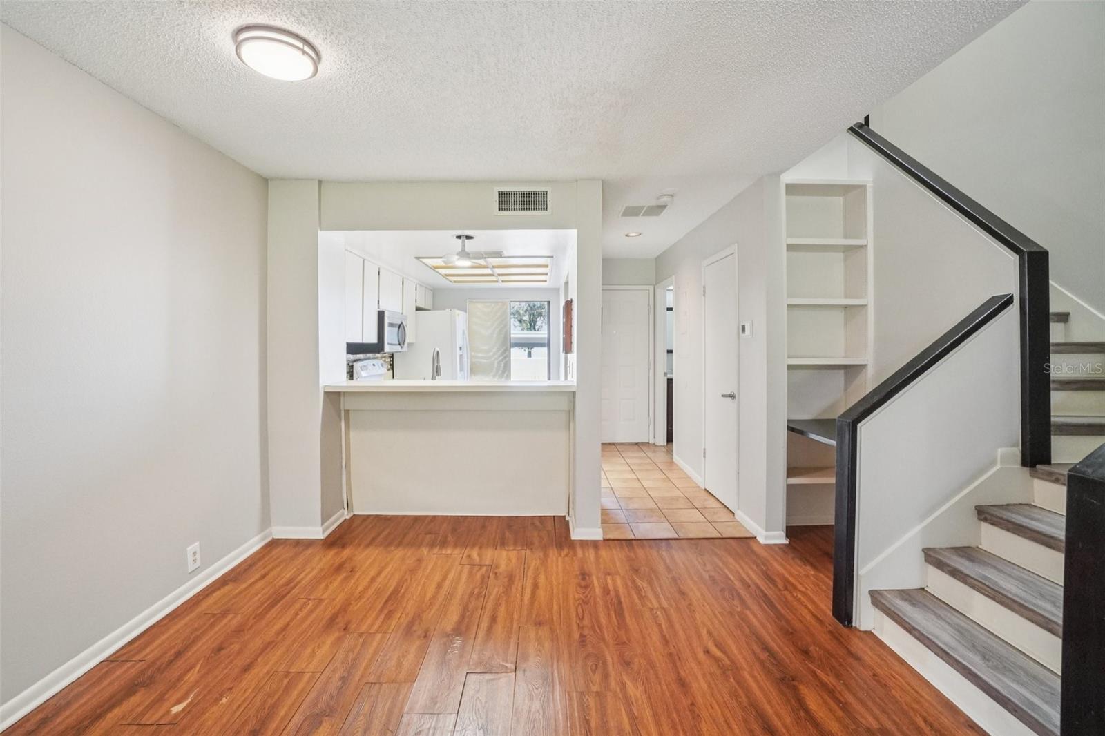 OAK PARK TWNHMS - Residential