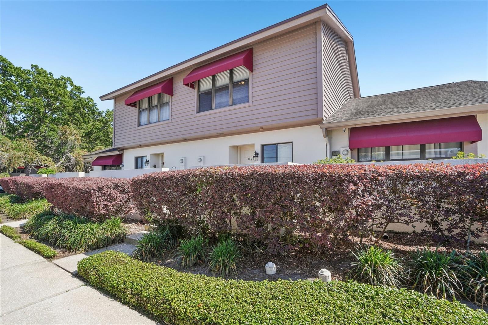 OAK PARK TWNHMS - Residential