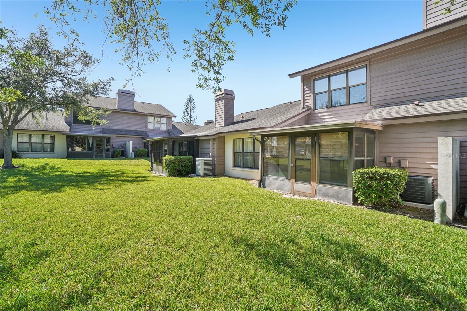 OAK PARK TWNHMS - Residential