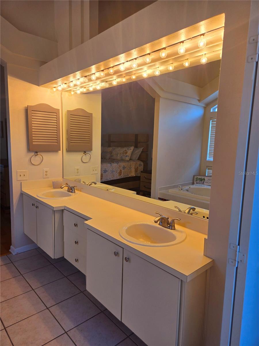 MILL RUN PH 04 - Residential Lease