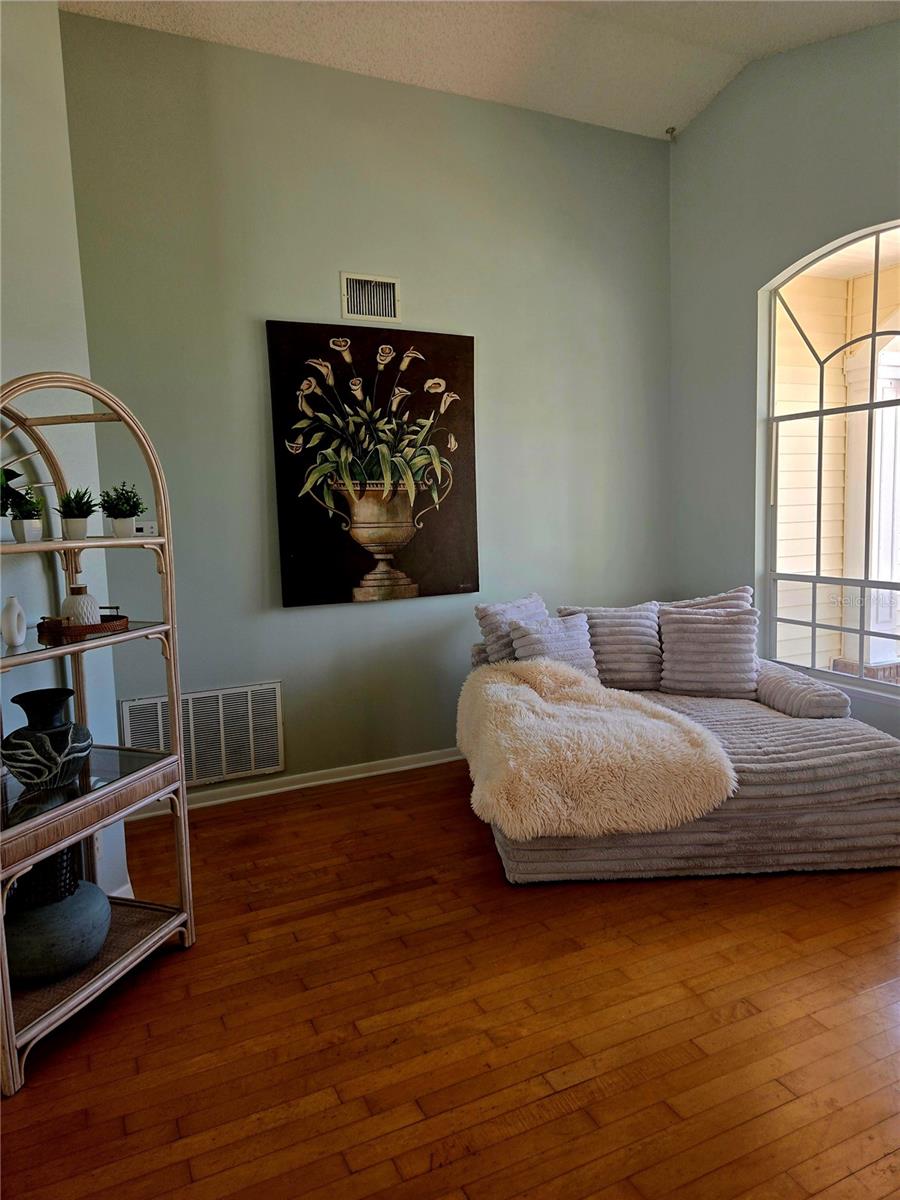 MILL RUN PH 04 - Residential Lease