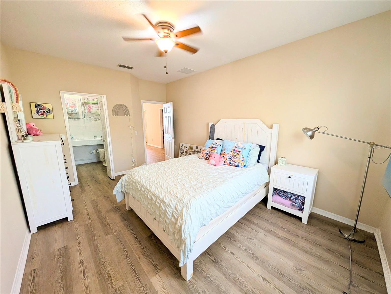 SOMERSET CHASE - Residential