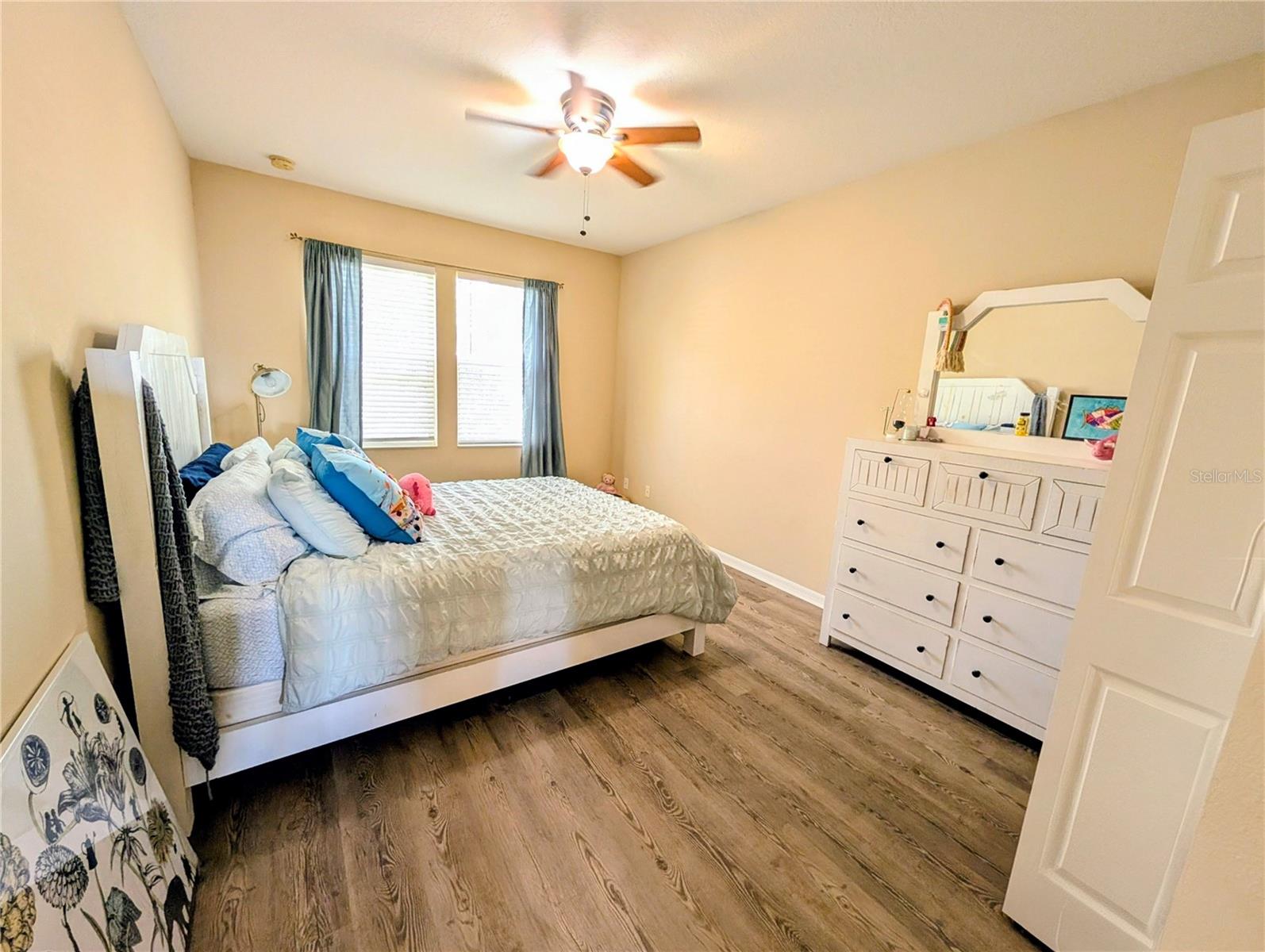 SOMERSET CHASE - Residential