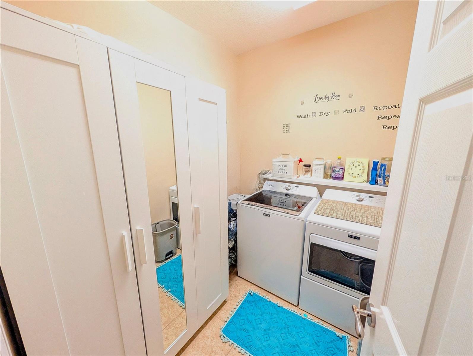 SOMERSET CHASE - Residential