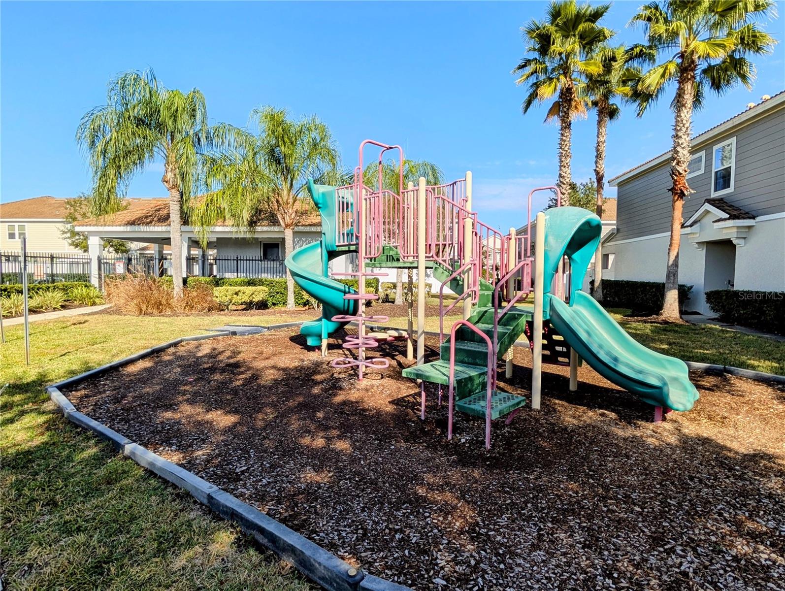 SOMERSET CHASE - Residential