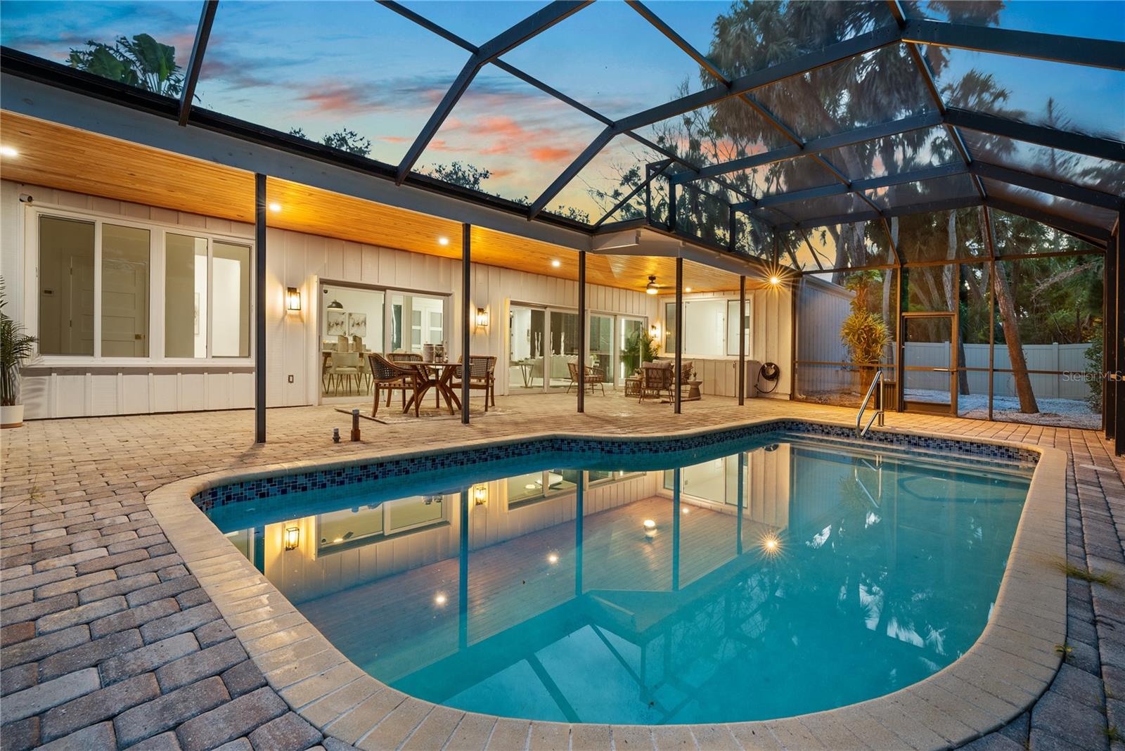 SIESTA BEACH - Residential Lease
