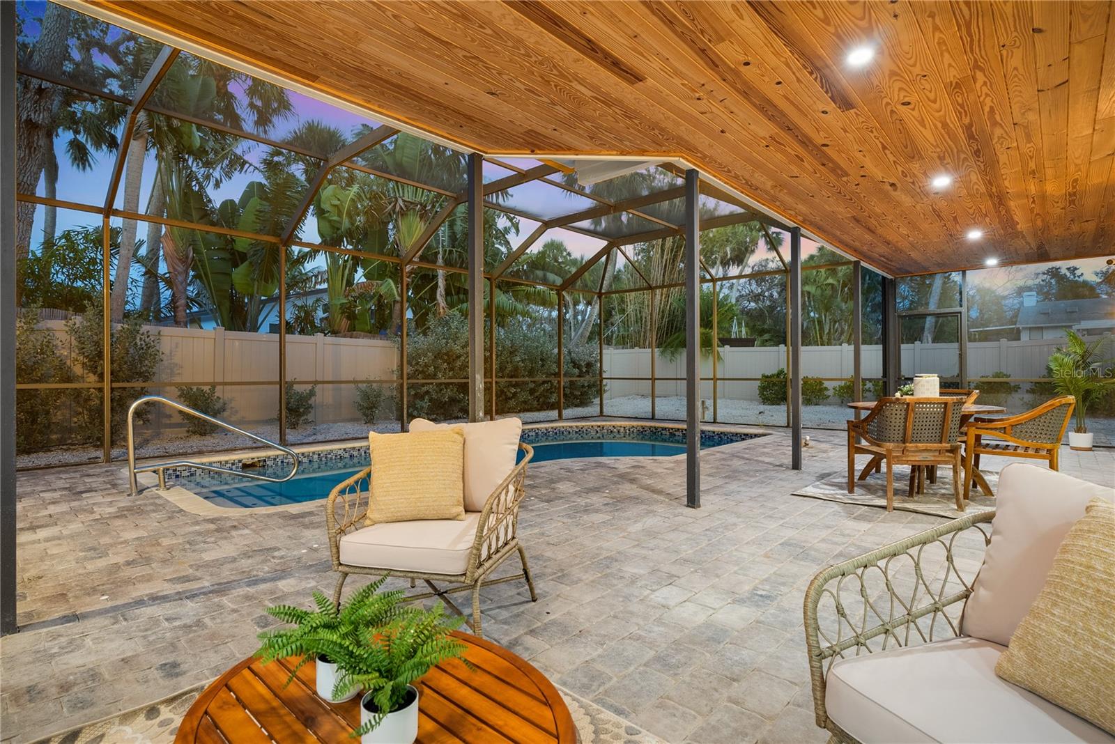SIESTA BEACH - Residential Lease