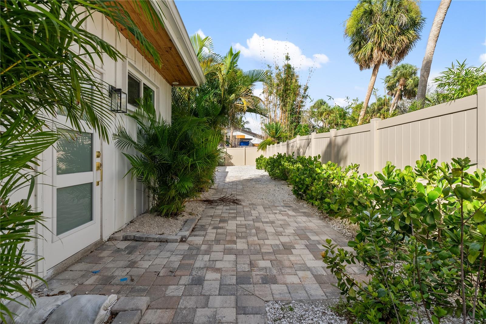 SIESTA BEACH - Residential Lease