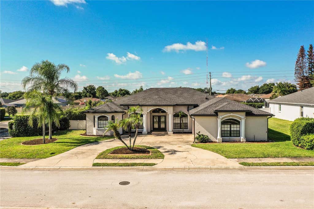 Photo of 2205 Chesterfield Circle, Lakeland, FL 33813 (MLS # L4962983)