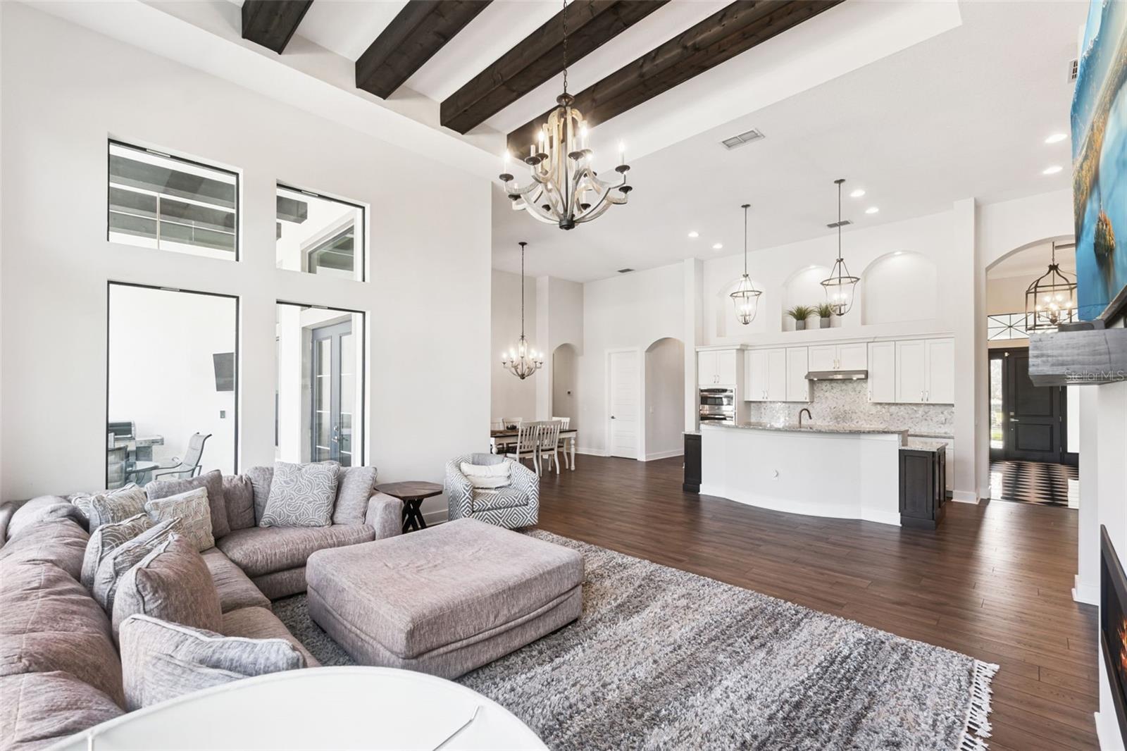 HEATHROW COUNTRY ESTATE - Residential