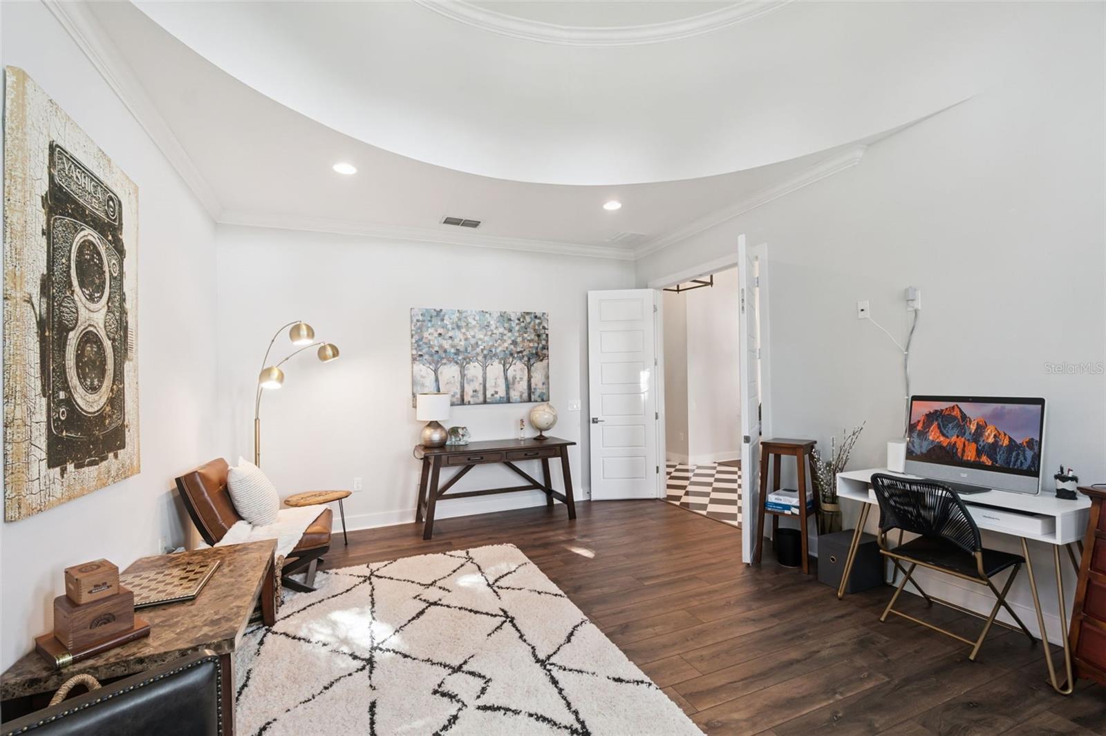 HEATHROW COUNTRY ESTATE - Residential