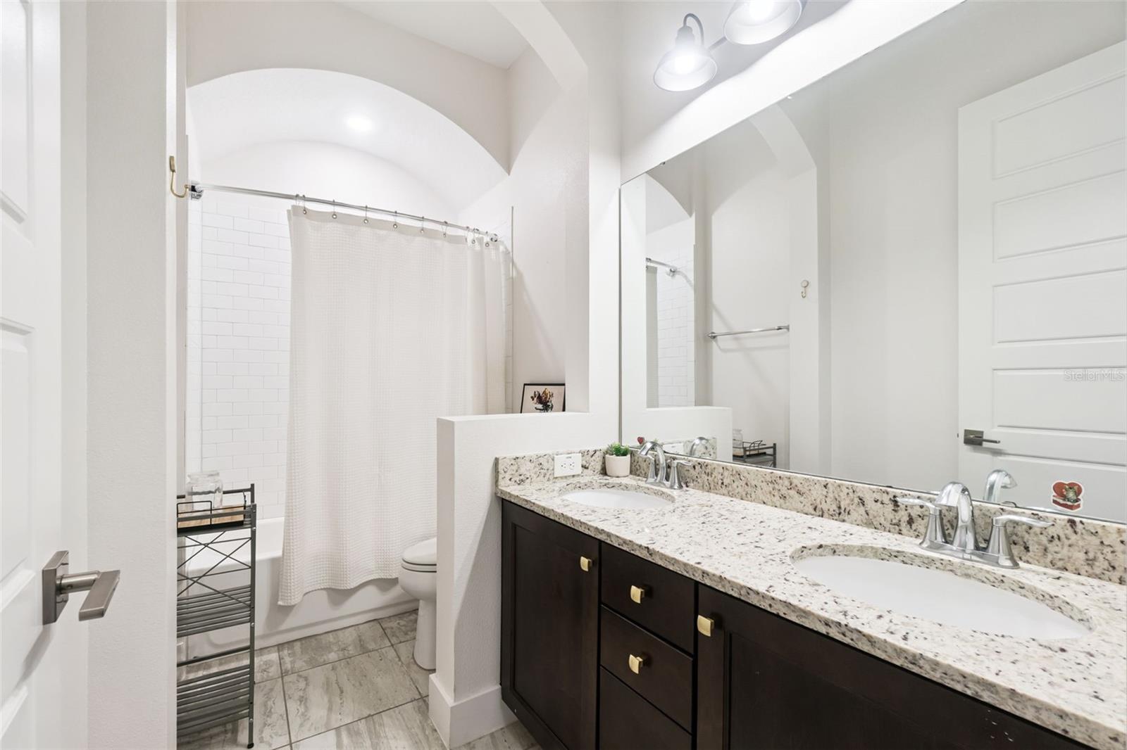 HEATHROW COUNTRY ESTATE - Residential