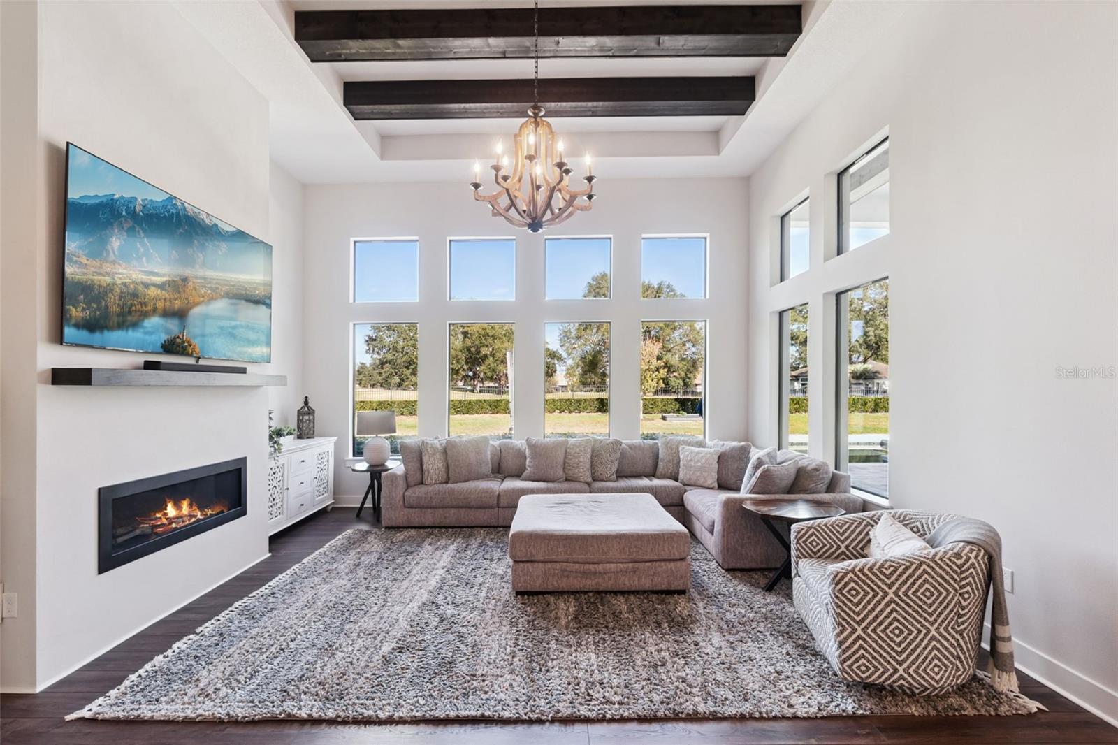 HEATHROW COUNTRY ESTATE - Residential