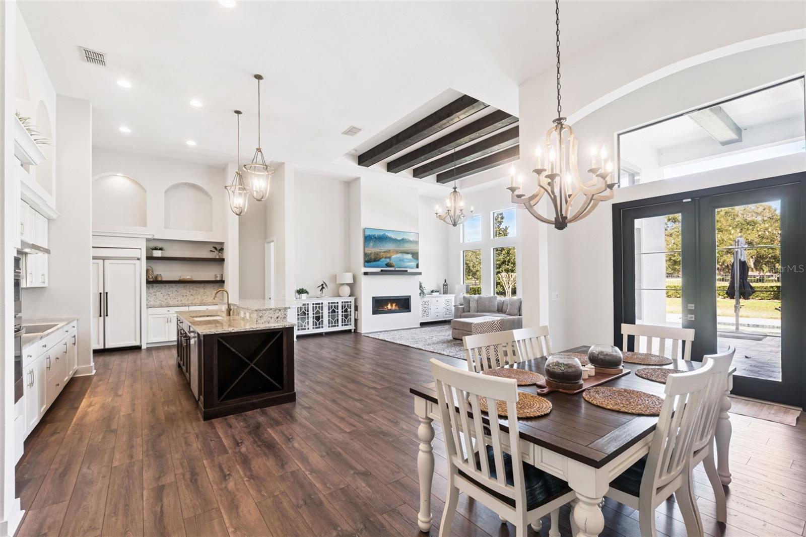 HEATHROW COUNTRY ESTATE - Residential