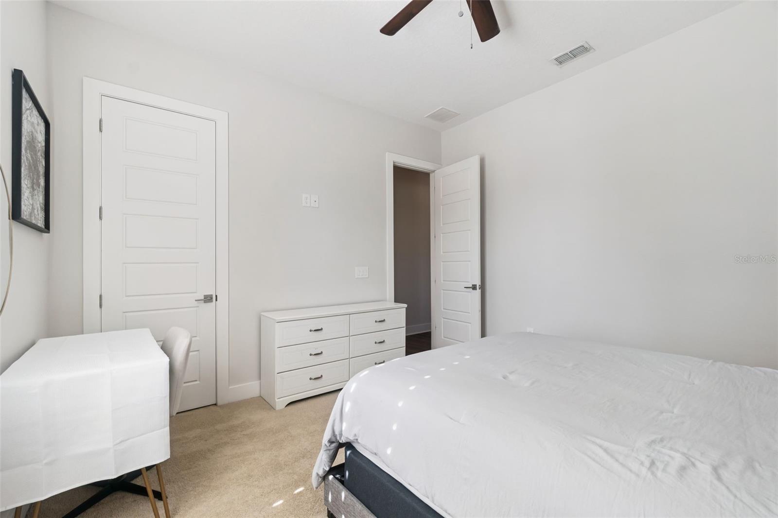 HEATHROW COUNTRY ESTATE - Residential