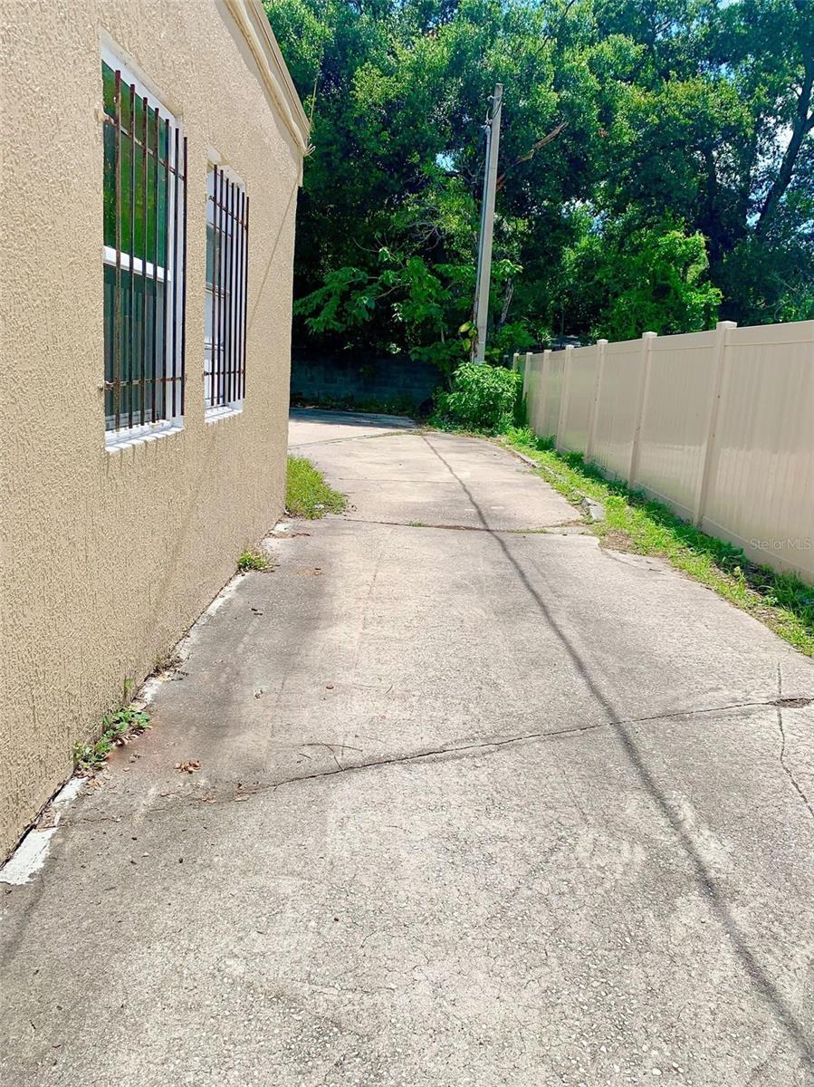 1247 N PINE HILLS ROAD
