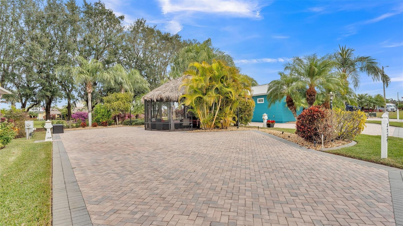 BAY LAKE RESIDENCE - Land