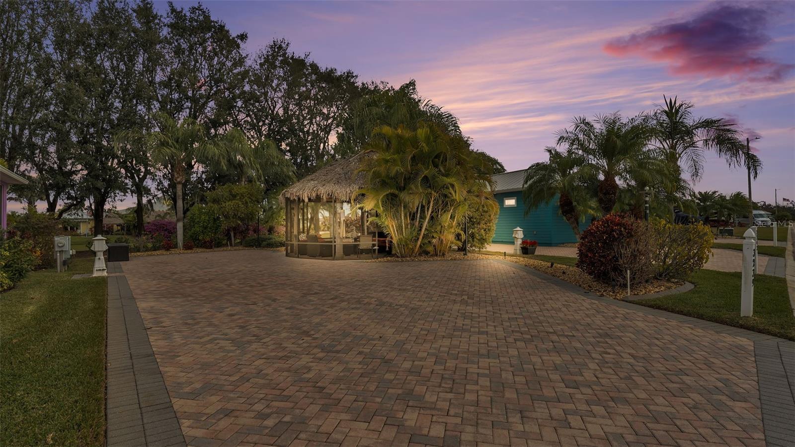 BAY LAKE RESIDENCE - Land