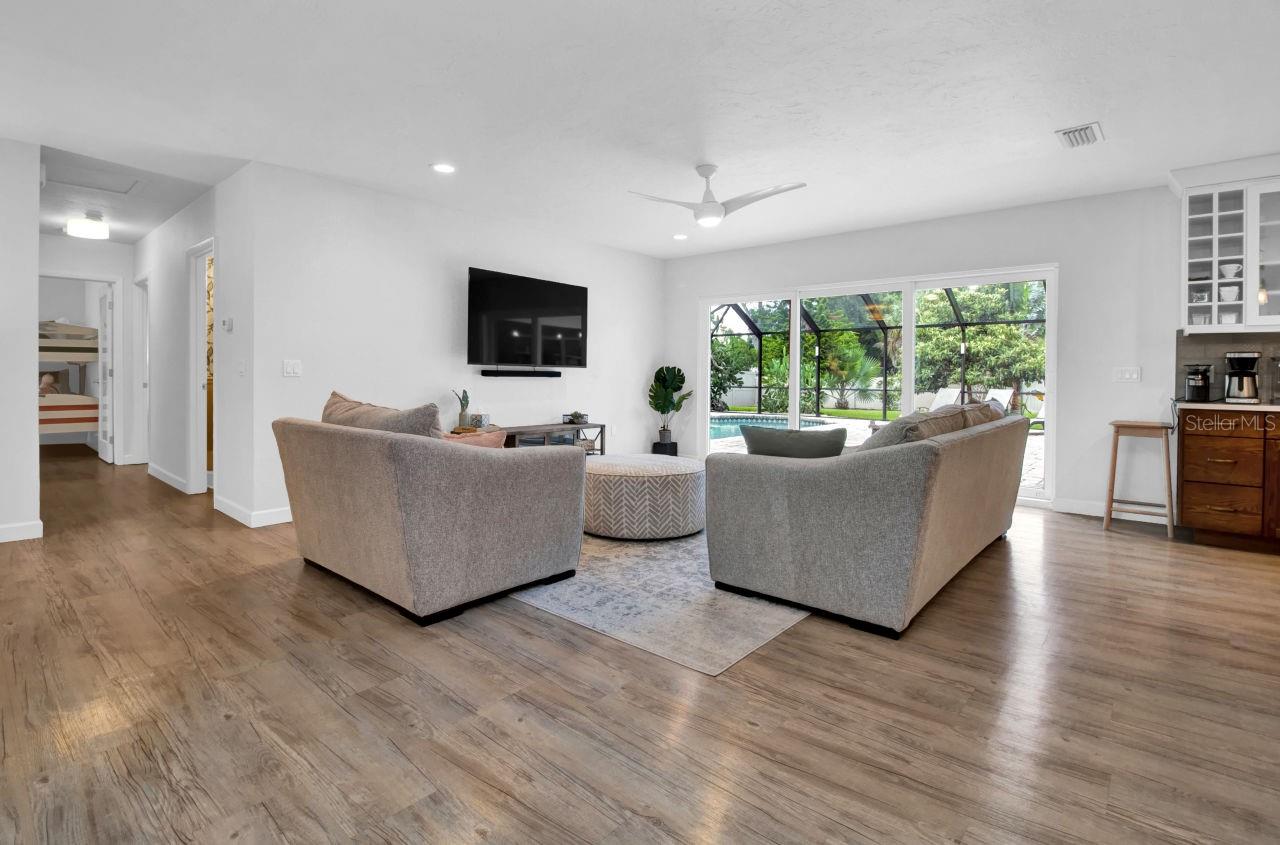 PALMA SOLA PARK - Residential