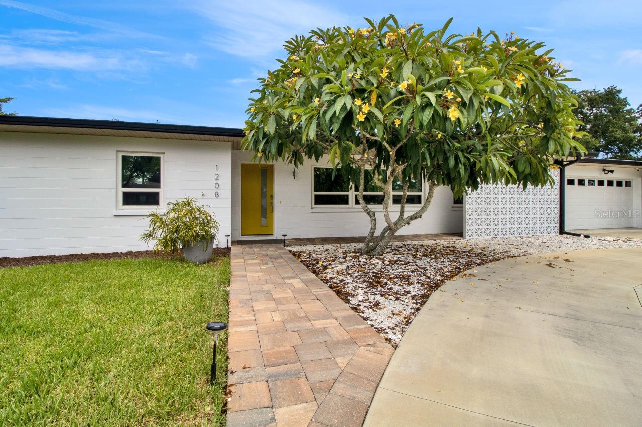 1208 DE NARVAEZ AVENUE