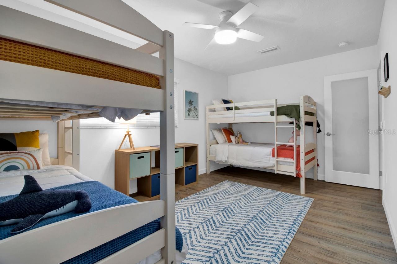 PALMA SOLA PARK - Residential