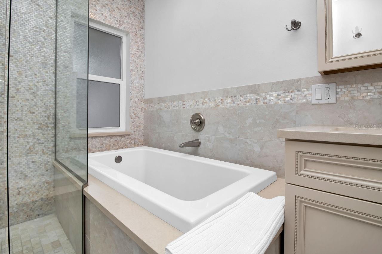 PALMA SOLA PARK - Residential