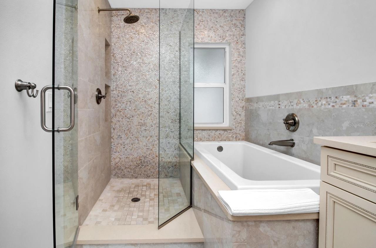 PALMA SOLA PARK - Residential