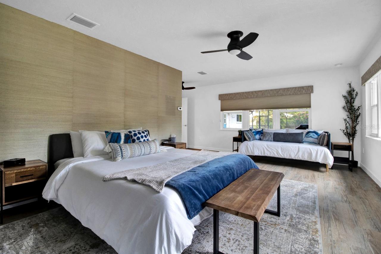 PALMA SOLA PARK - Residential