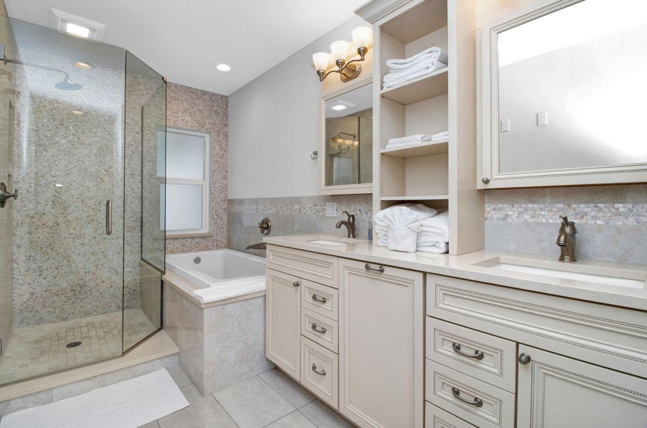 PALMA SOLA PARK - Residential