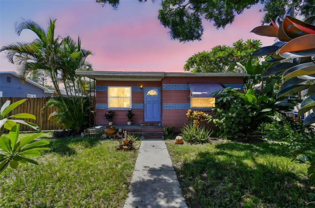 Photo of 5410 19th Ave Ave S, Gulfport, FL 33707 (MLS # TB8420484)