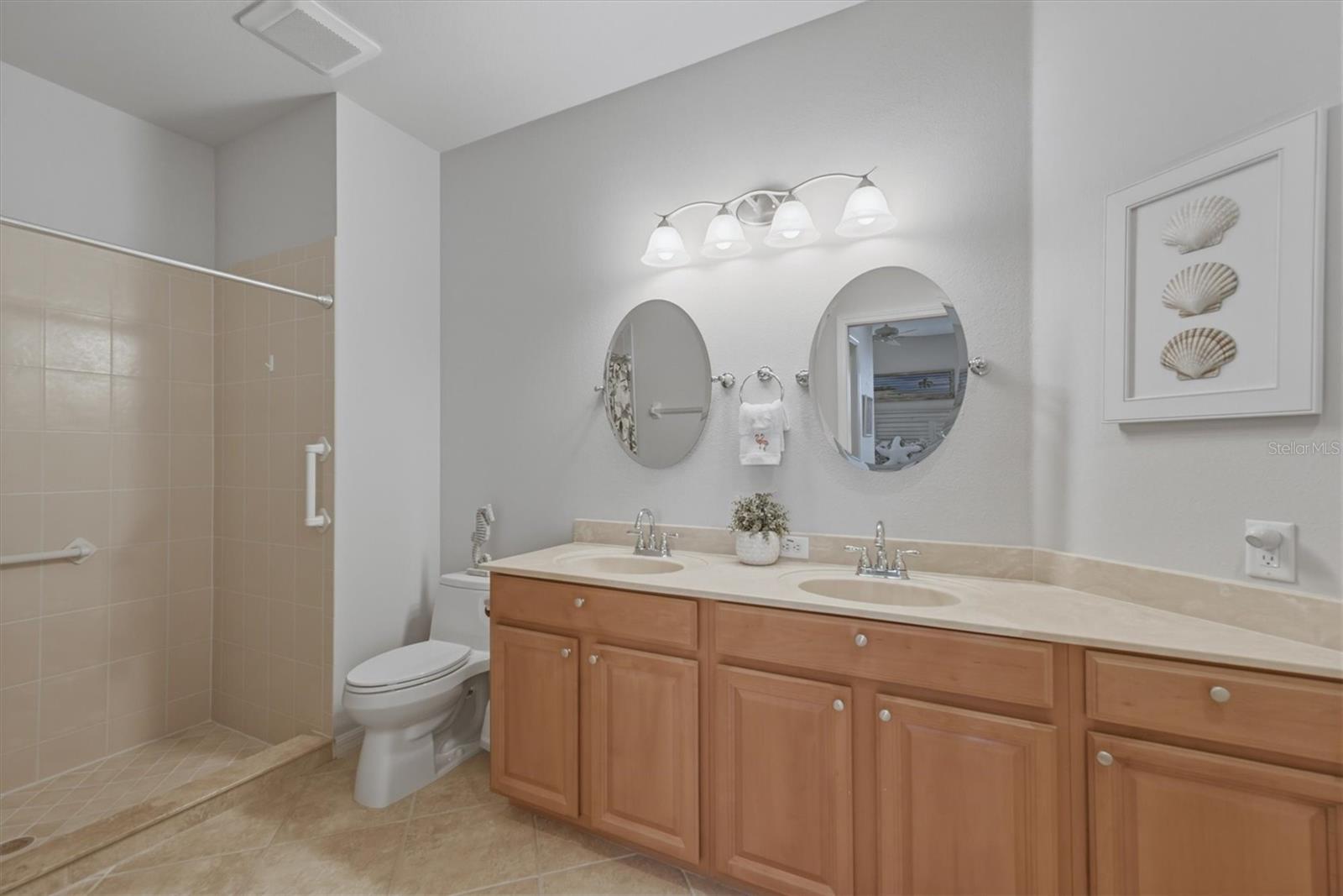 VENETIAN FALLS PH 2 - Residential