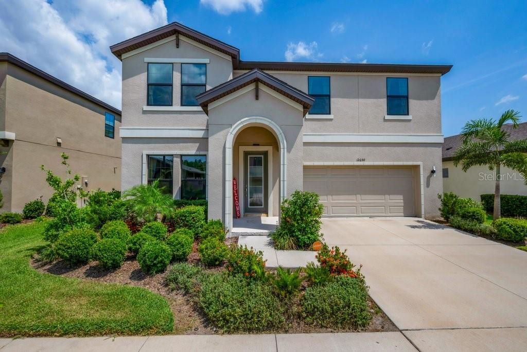 Photo of 12650 Shetland Walk Drive, Lithia, FL 33547 (MLS # TB8388568)