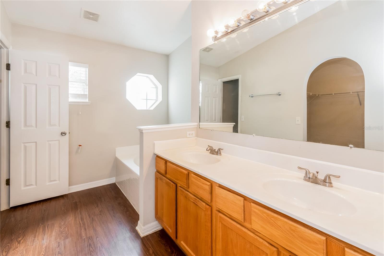 CAMBRIDGE ESTATS UNIT ONE - Residential